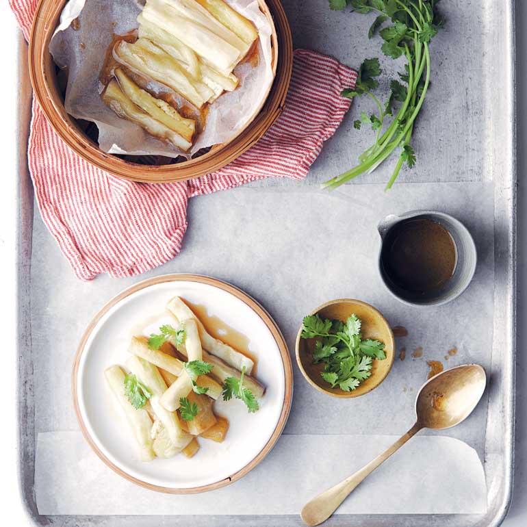Gestoomde aubergine met gember & koriander