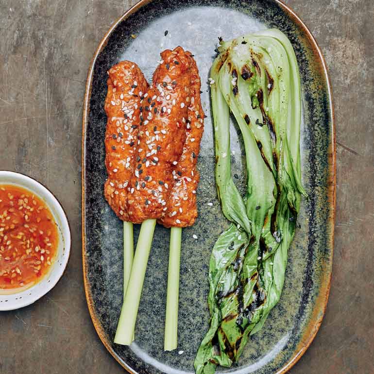 Kipspiesjes op een citroengras-stokje