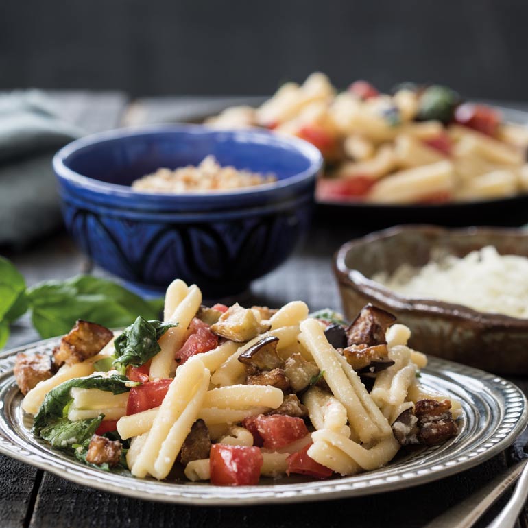 Pasta met aubergine en tomaat 