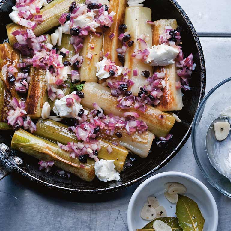 Prei met geitenkwark & krenten