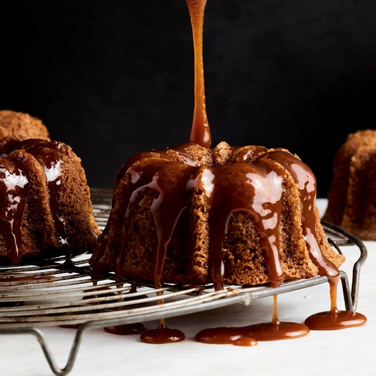 Banencakes met rumkaramel