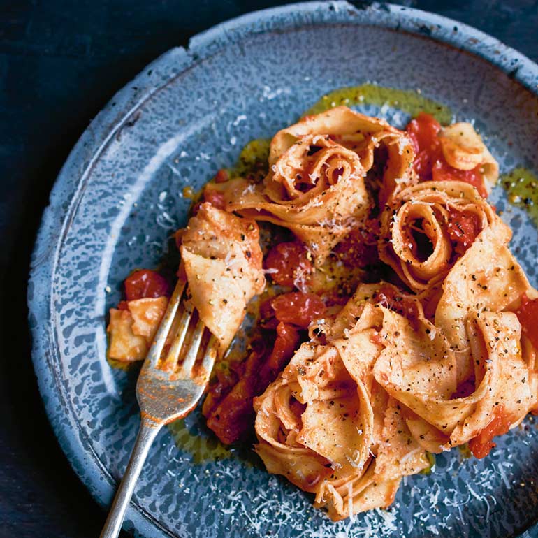 Zelfgemaakte volkrenpasta