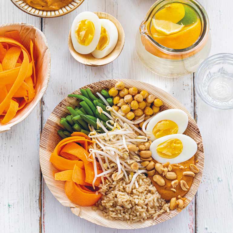 Gado gado met ei en pindasaus