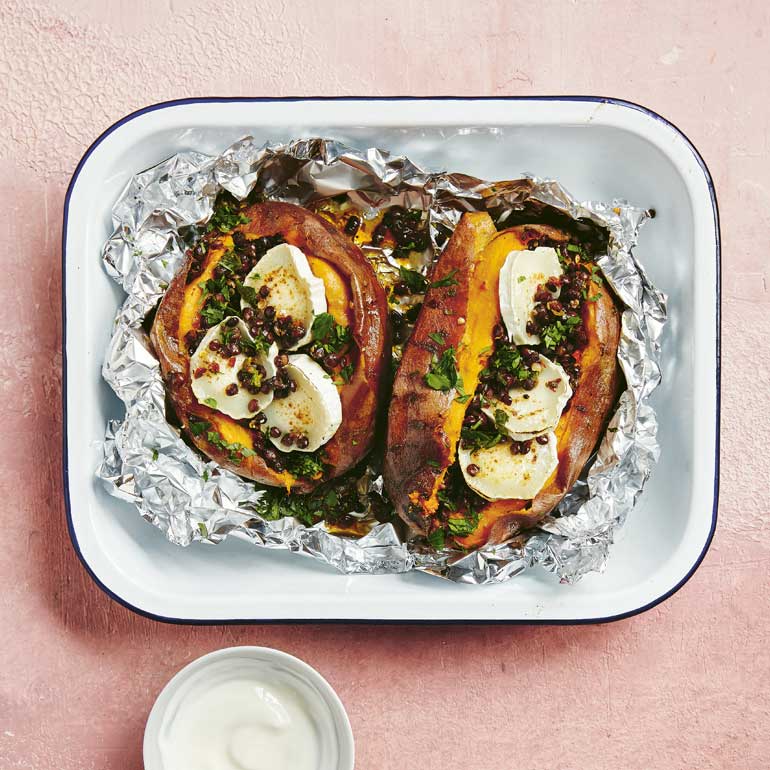 Gebakken zoete aardappel met geitenkaas