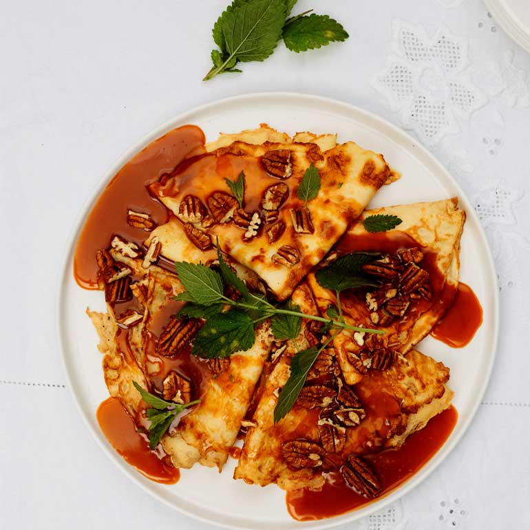 Crêpes met pecan-karamelsaus