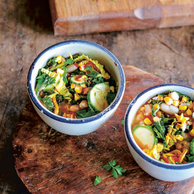 Stoof met courgette, mais & cannellinibonen