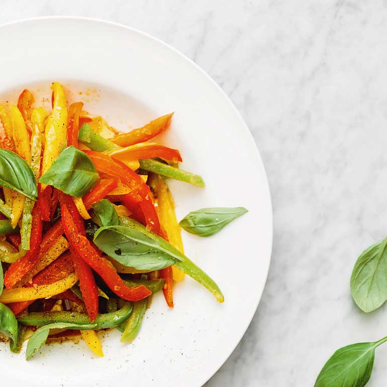 Veelkleurige paprikasalade