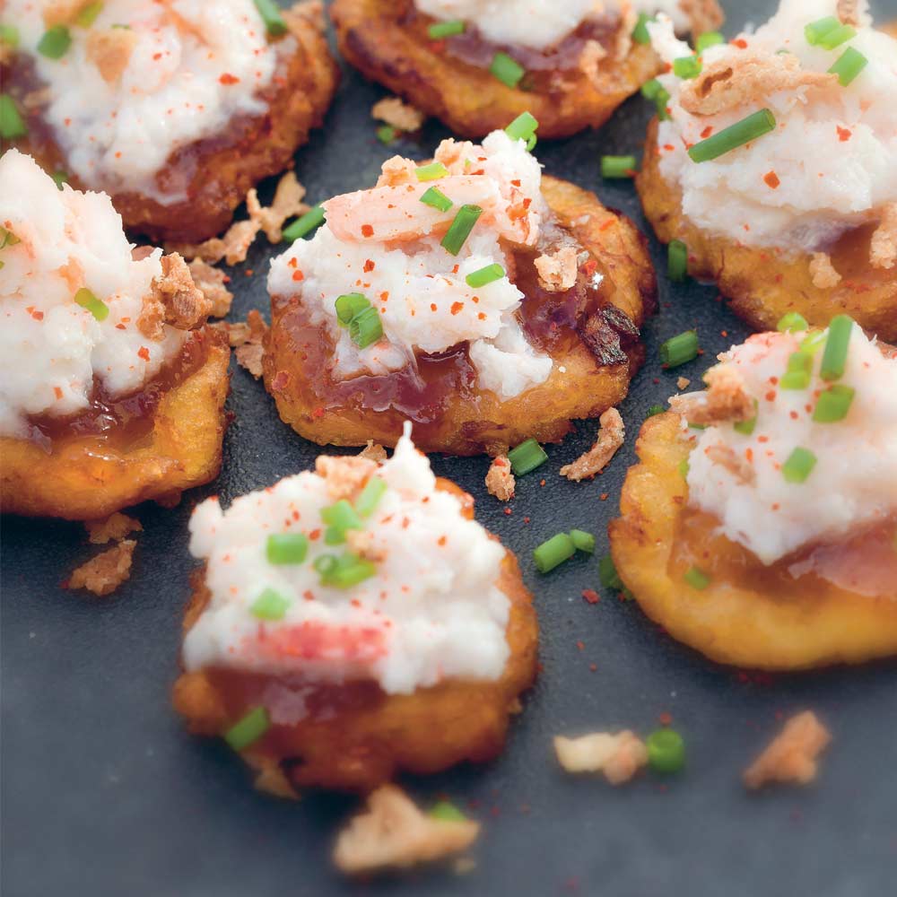 Bakbanaan met krab & mangochutney